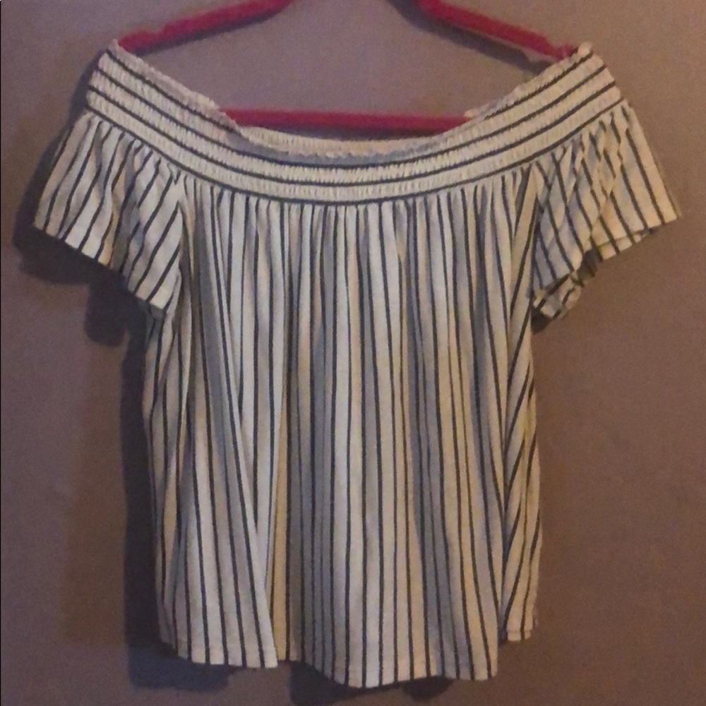 AMERICAN EAGLE OFF THE SHOULDER STRIPPED TOP LARGE